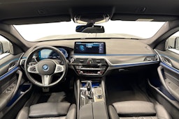 harmaa BMW 530 2022 kuva 9.