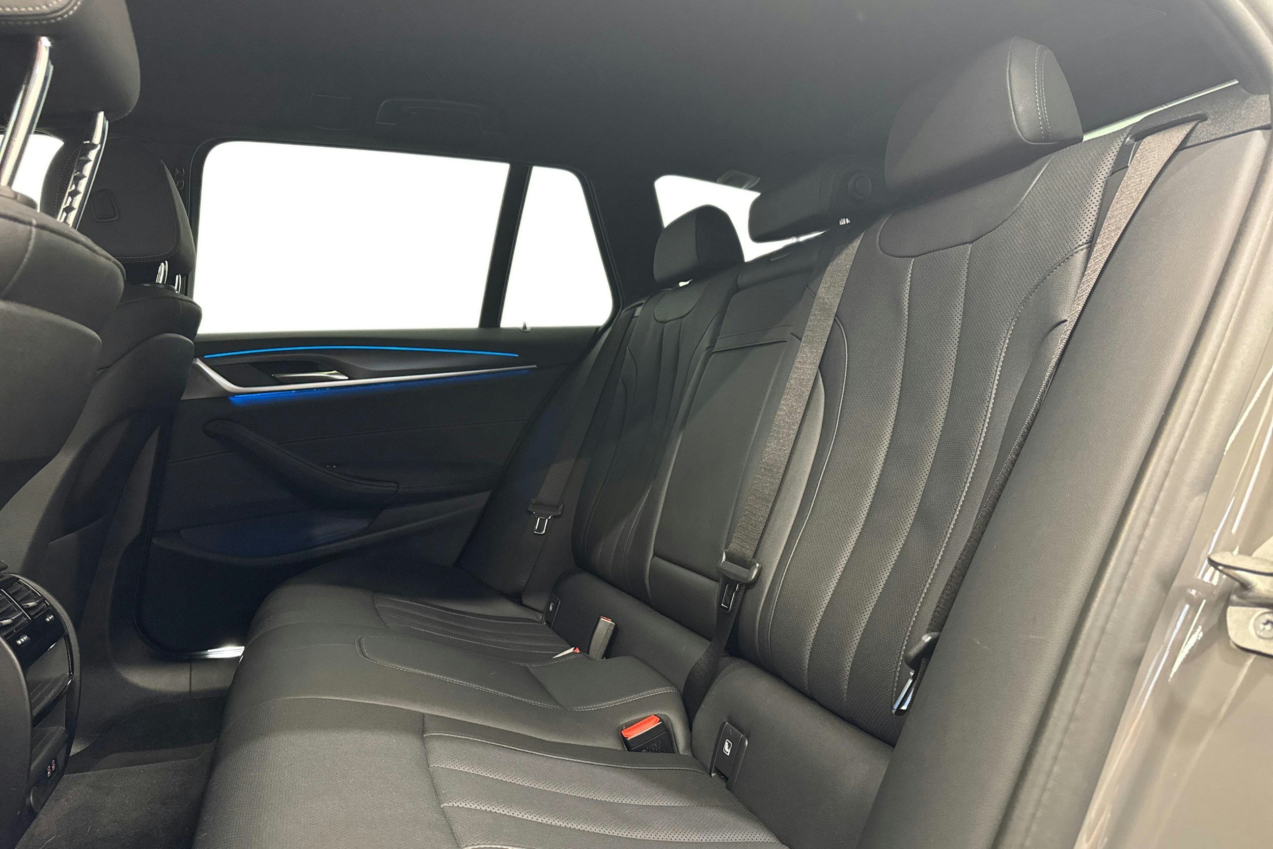 harmaa BMW 530 2022 kuva 10.