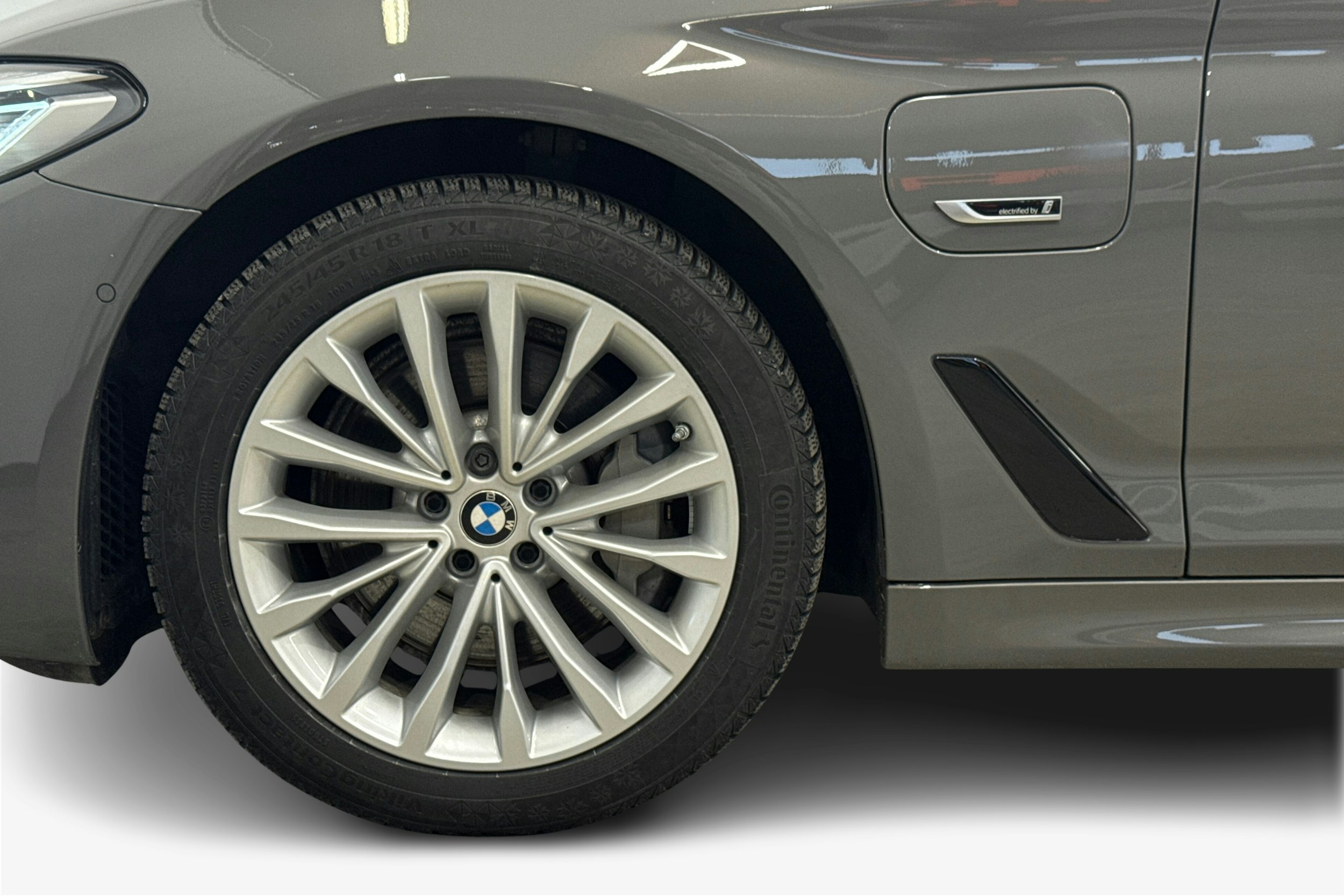 harmaa BMW 530 2022 kuva 11.