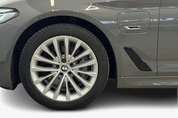 harmaa BMW 530 2022 kuva 11.
