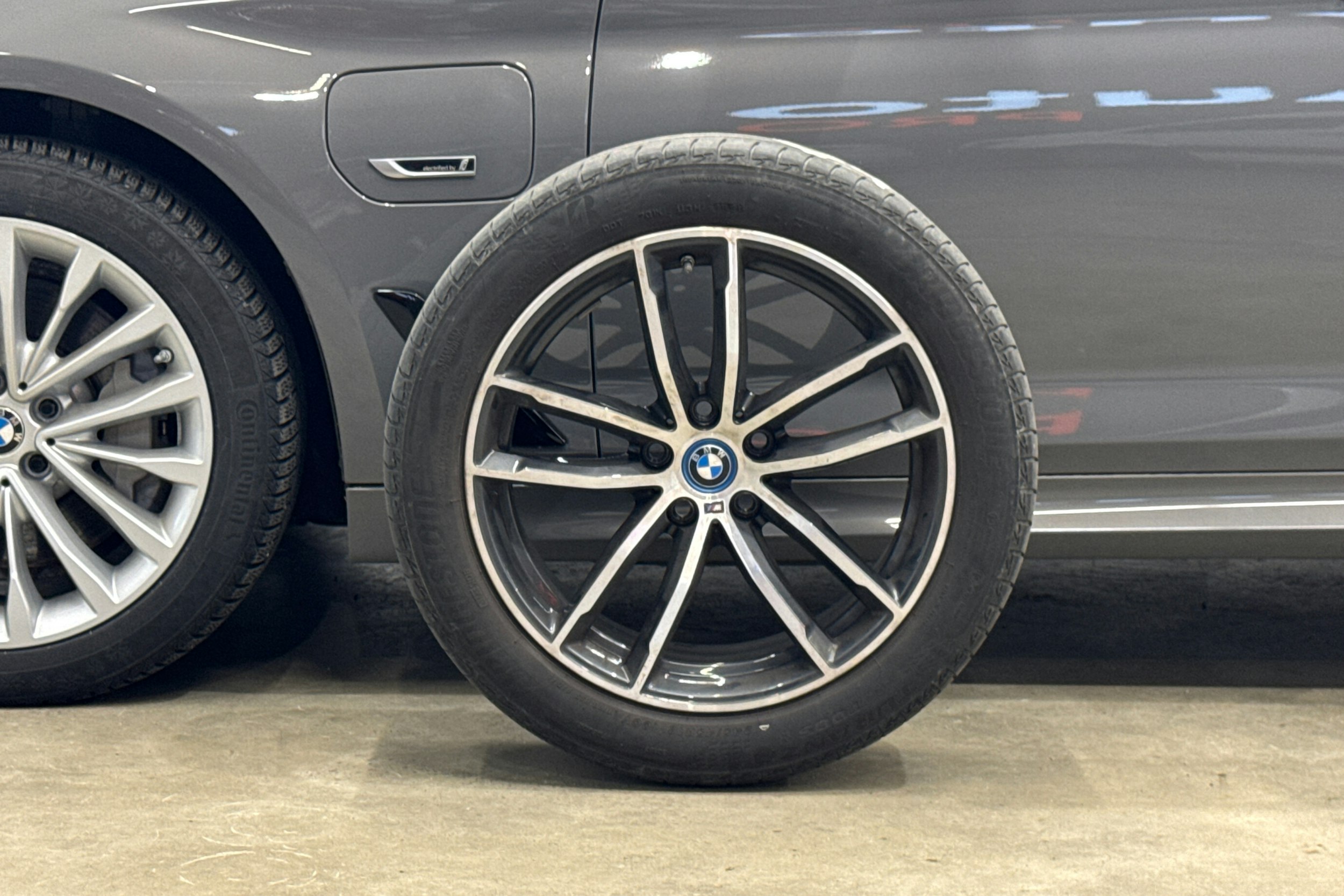 harmaa BMW 530 2022 kuva 13.