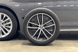 harmaa BMW 530 2022 kuva 13.