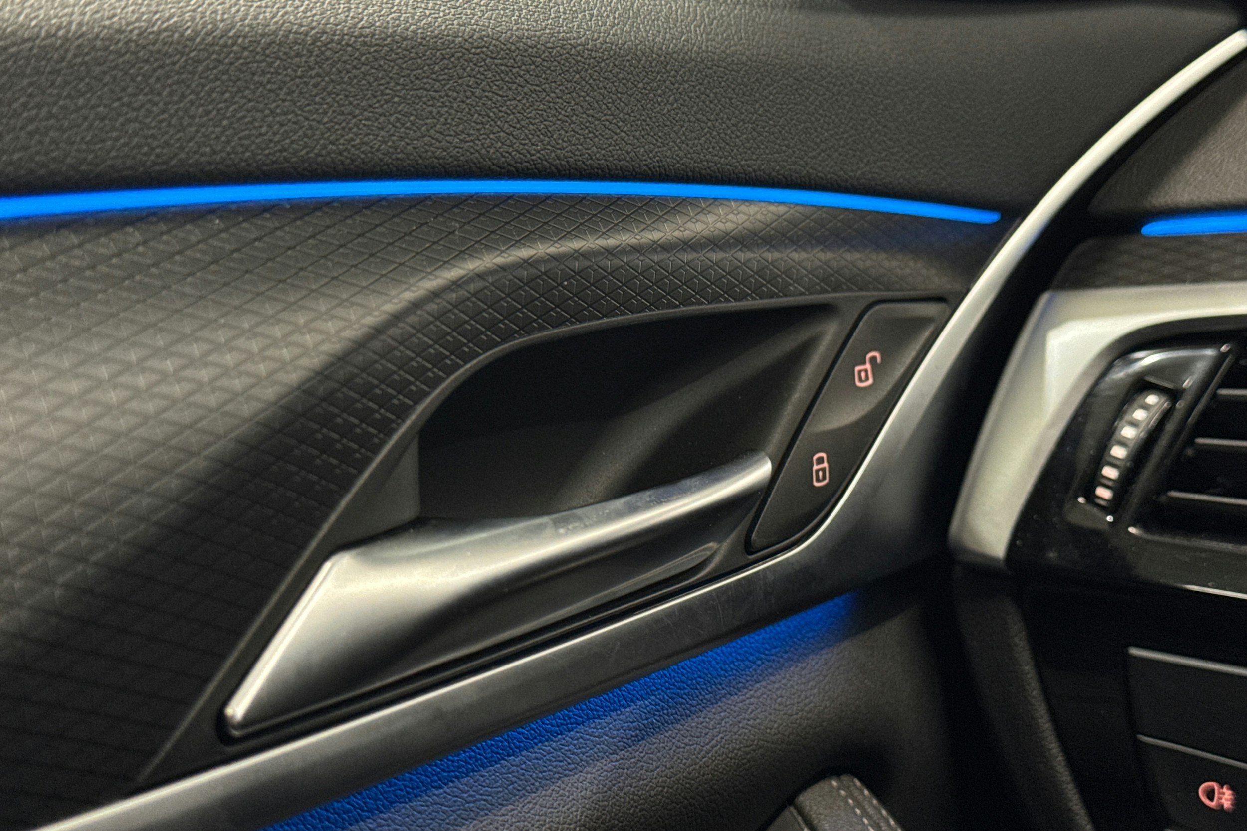 harmaa BMW 530 2022 kuva 15.