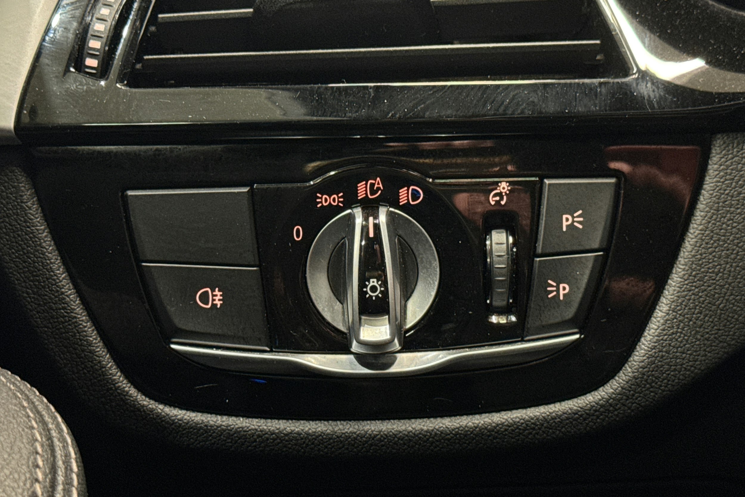 harmaa BMW 530 2022 kuva 17.