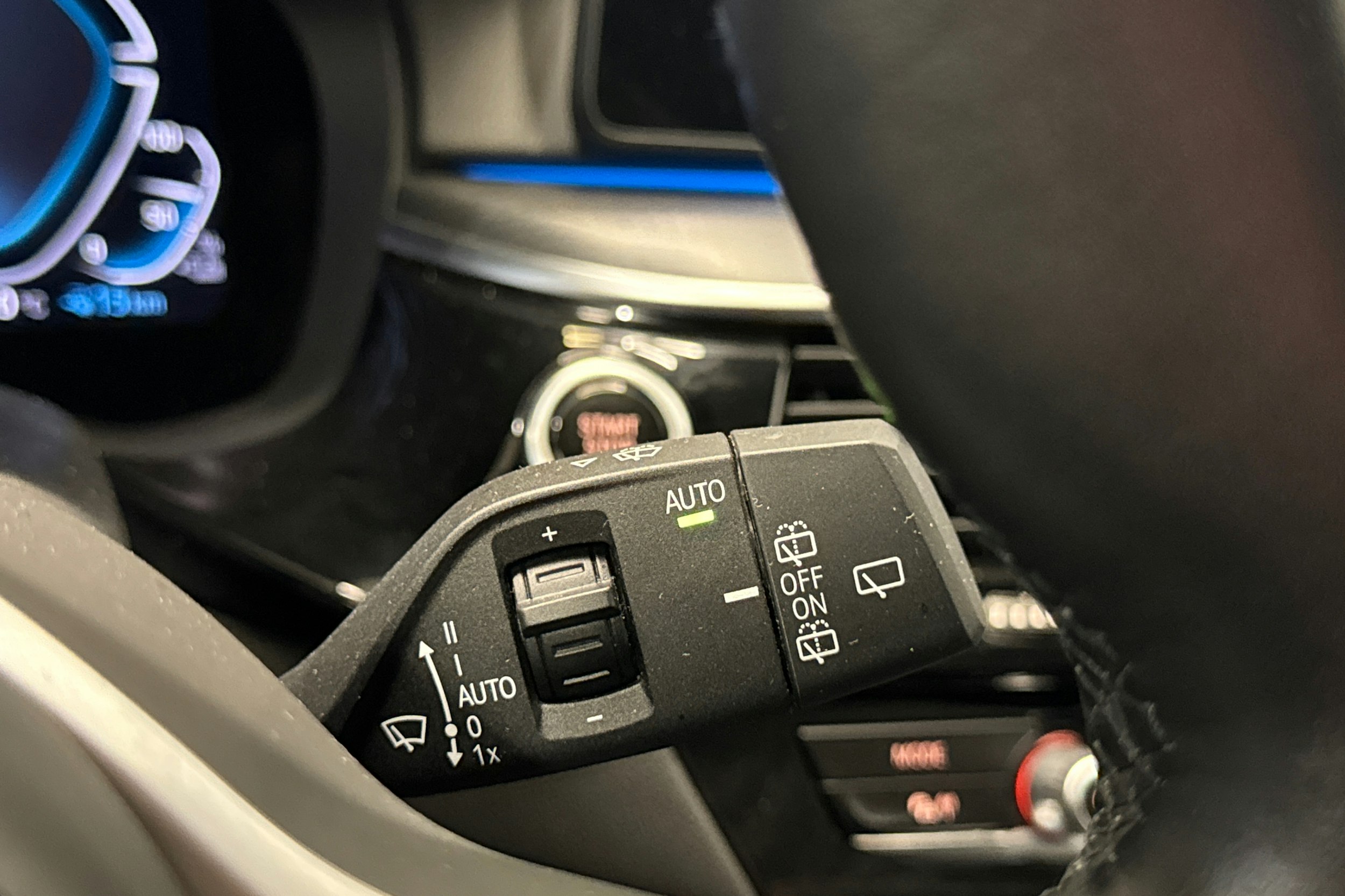 harmaa BMW 530 2022 kuva 19.