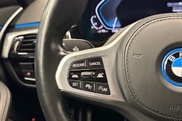 harmaa BMW 530 2022 kuva 20.