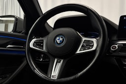 harmaa BMW 530 2022 kuva 22.