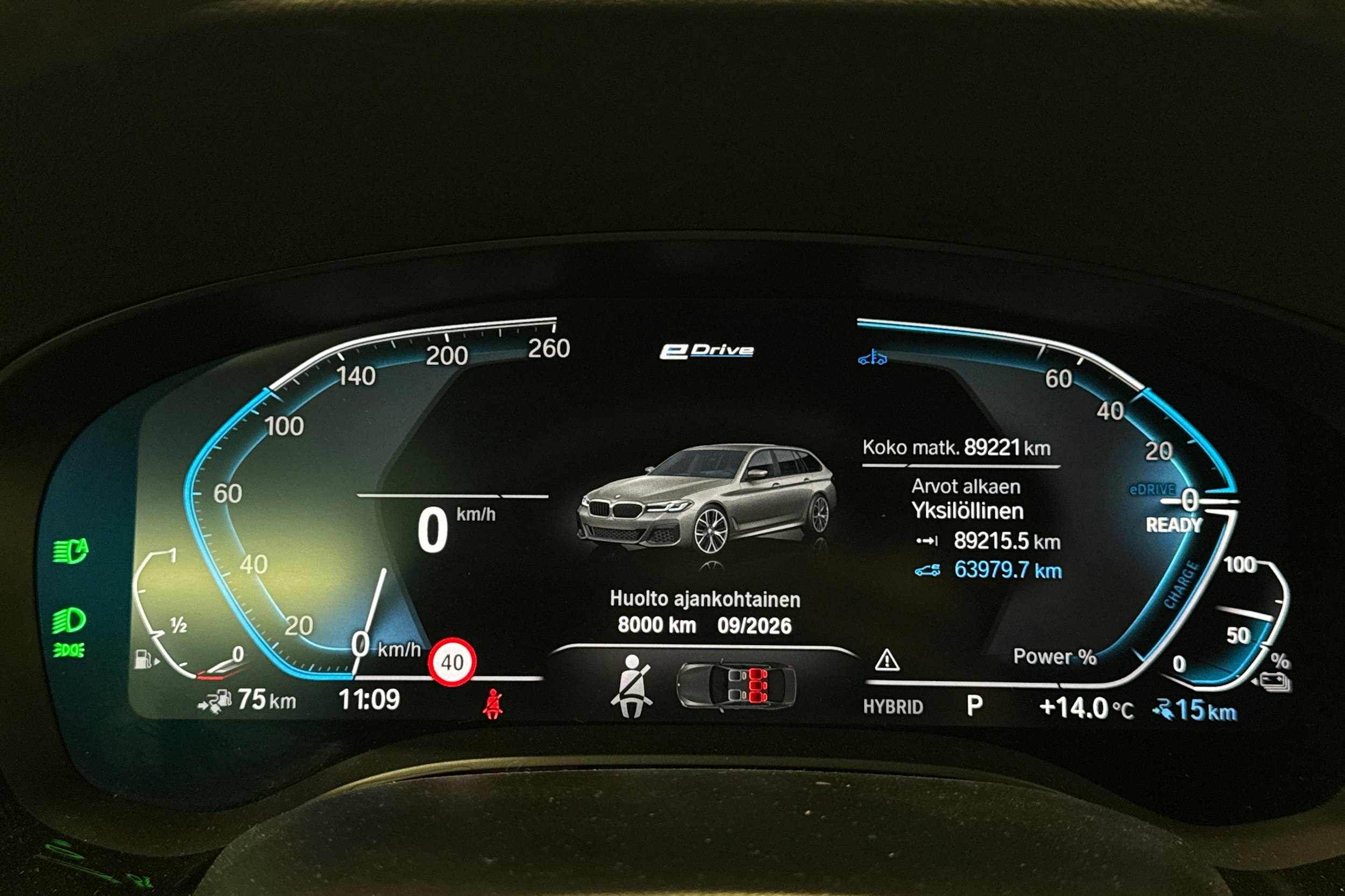 harmaa BMW 530 2022 kuva 23.