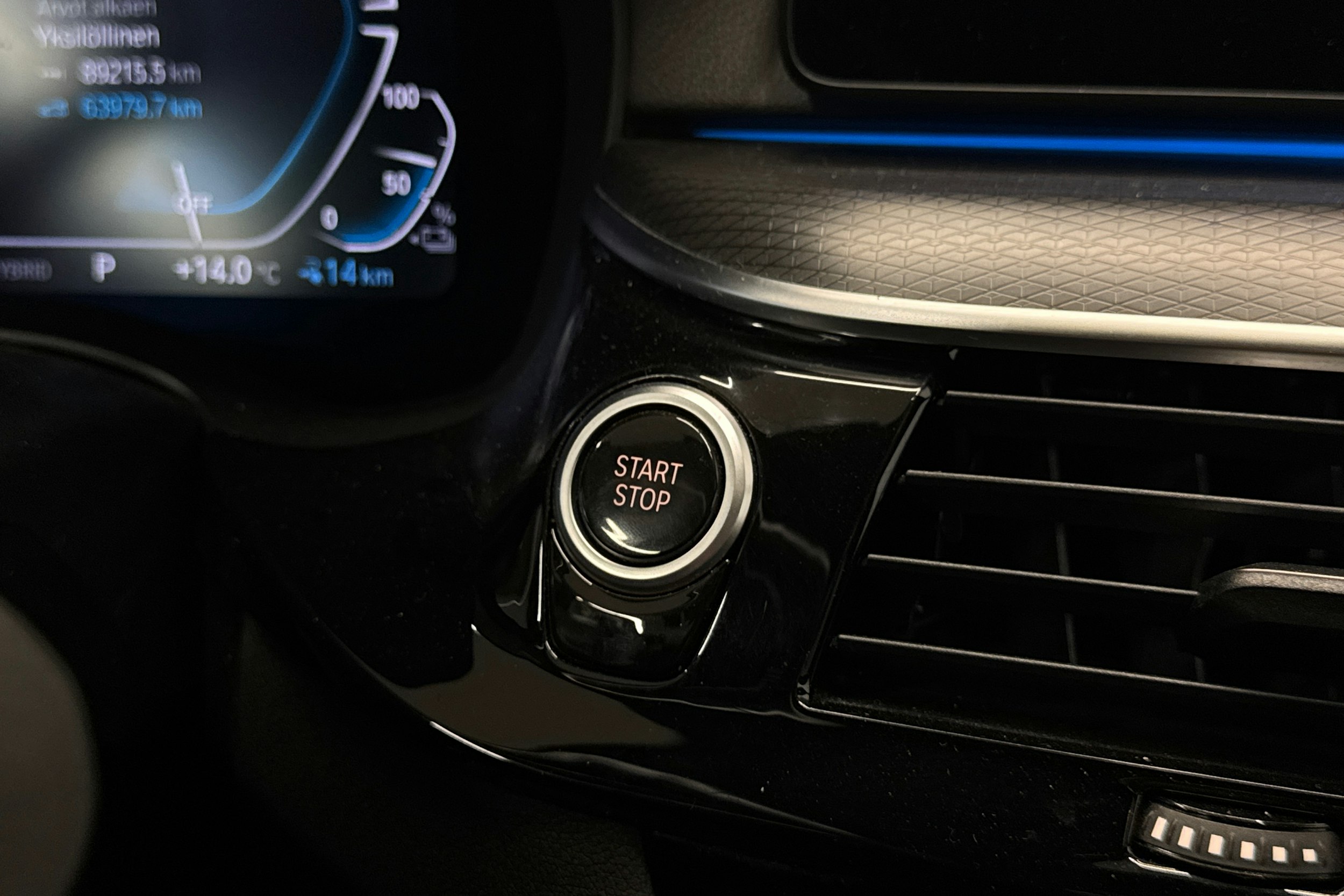 harmaa BMW 530 2022 kuva 25.