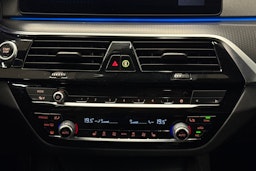 harmaa BMW 530 2022 kuva 26.