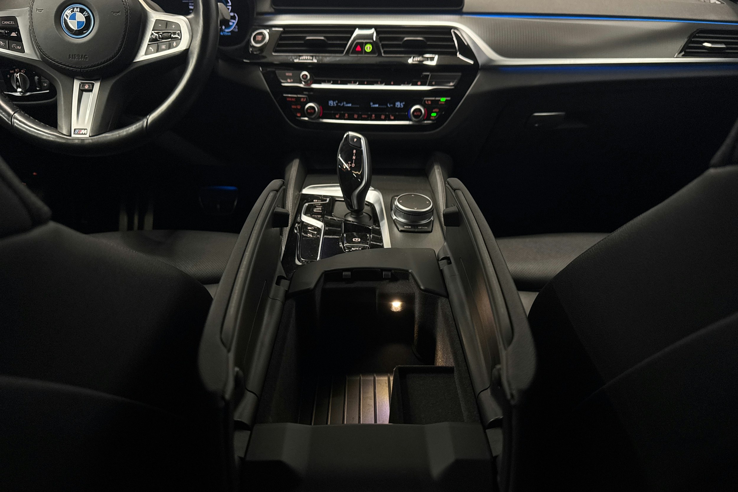 harmaa BMW 530 2022 kuva 30.