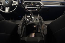 harmaa BMW 530 2022 kuva 30.