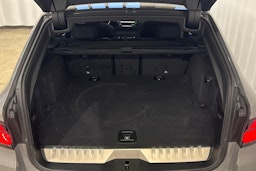 harmaa BMW 530 2022 kuva 38.