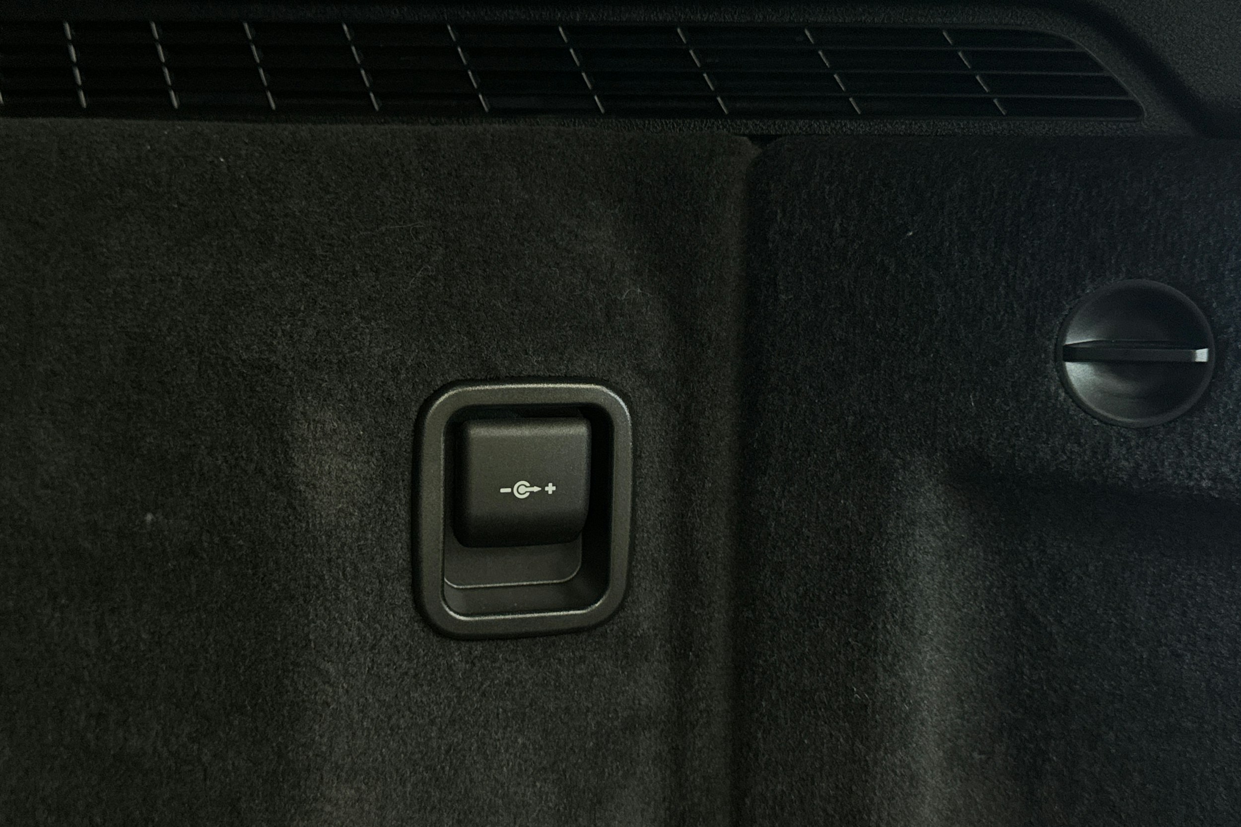 harmaa BMW 530 2022 kuva 43.