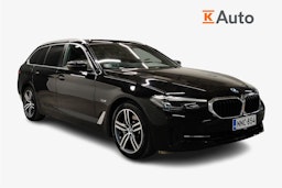 Musta BMW 530 2022 kuva 1.