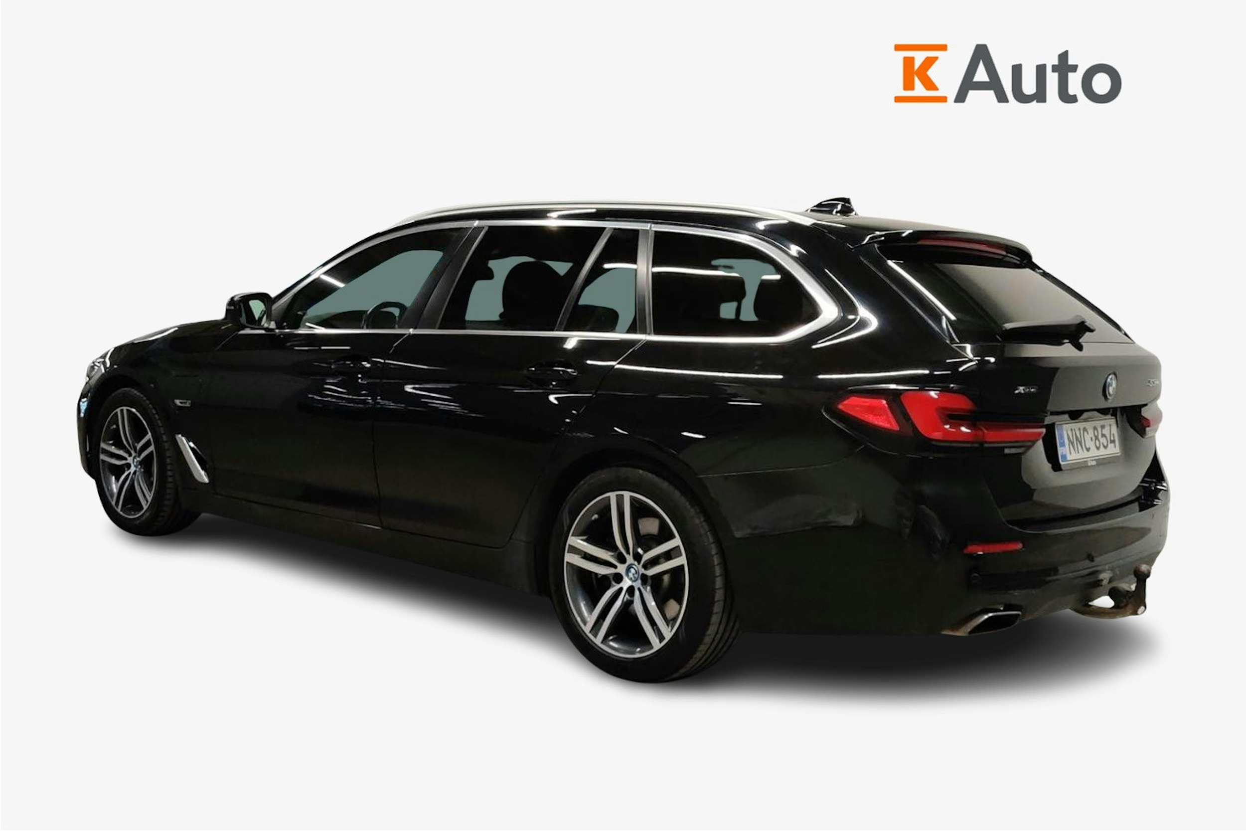 Musta BMW 530 2022 kuva 2.