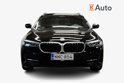 Musta BMW 530 2022 kuva 4.