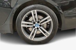 Musta BMW 530 2022 kuva 9.