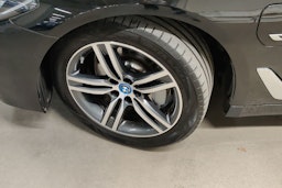 Musta BMW 530 2022 kuva 10.