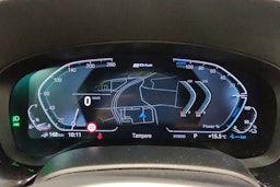 Musta BMW 530 2022 kuva 12.