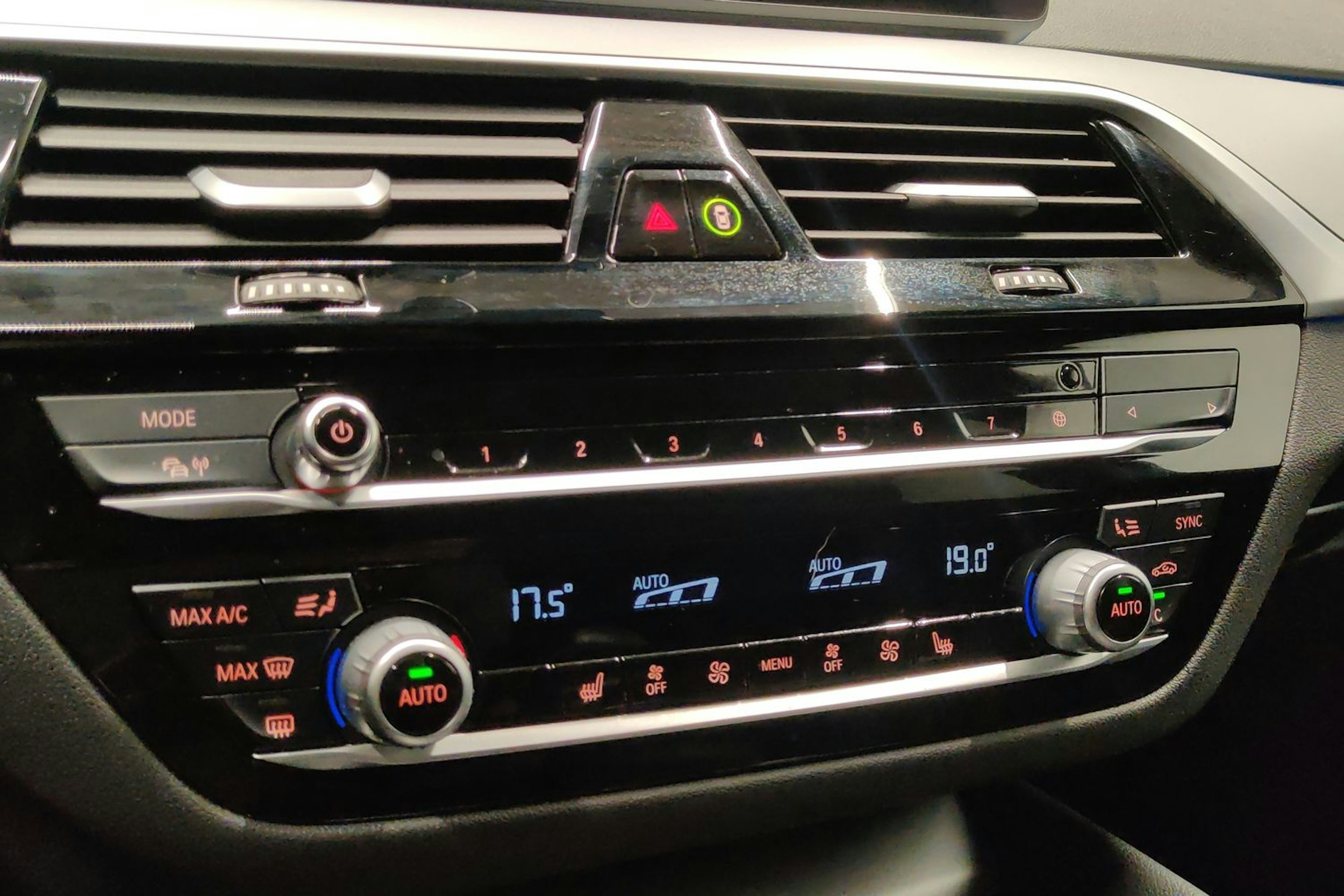 Musta BMW 530 2022 kuva 15.