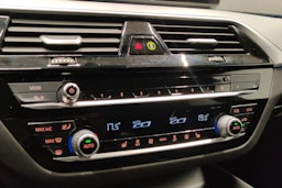 Musta BMW 530 2022 kuva 15.