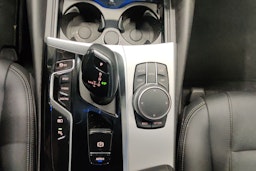 Musta BMW 530 2022 kuva 16.