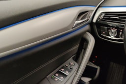 Musta BMW 530 2022 kuva 17.