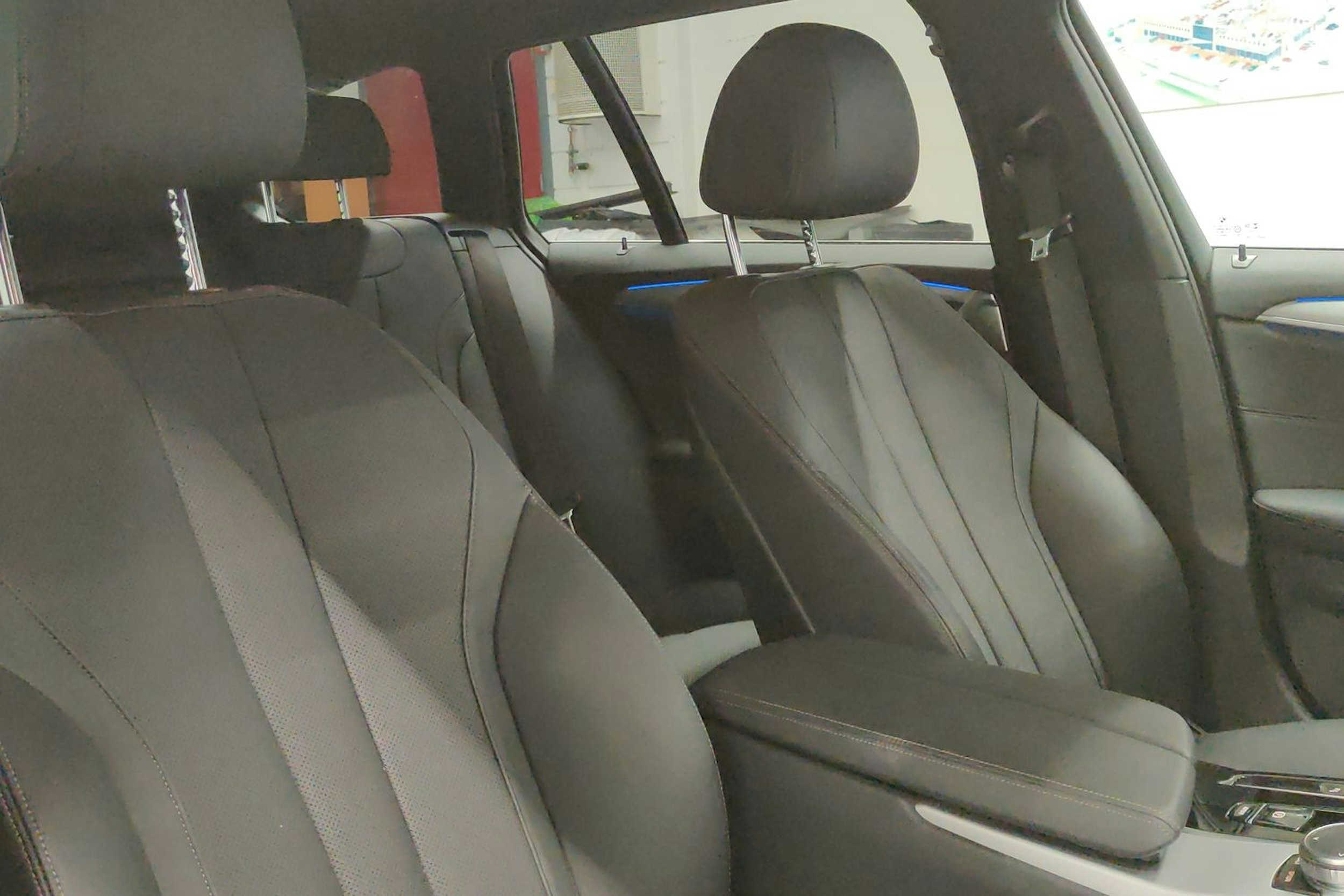 Musta BMW 530 2022 kuva 20.