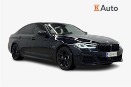 musta BMW 530 2022 kuva 1.