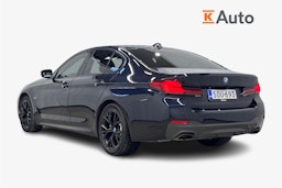musta BMW 530 2022 kuva 2.