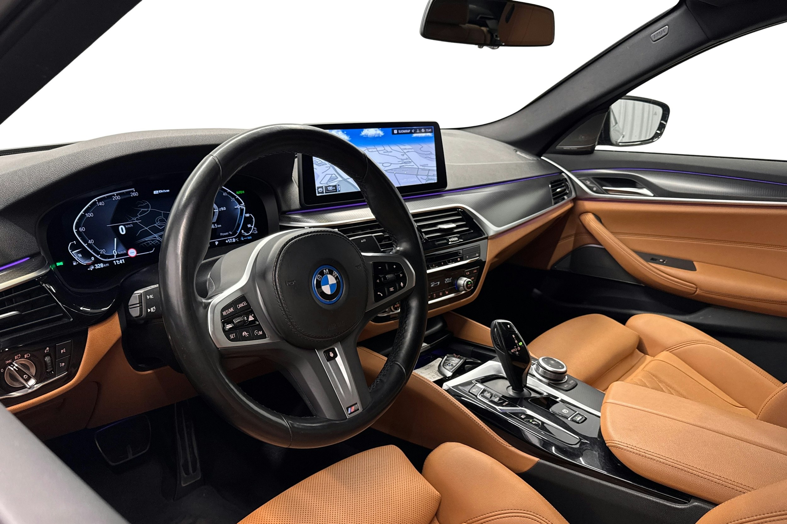 musta BMW 530 2022 kuva 6.