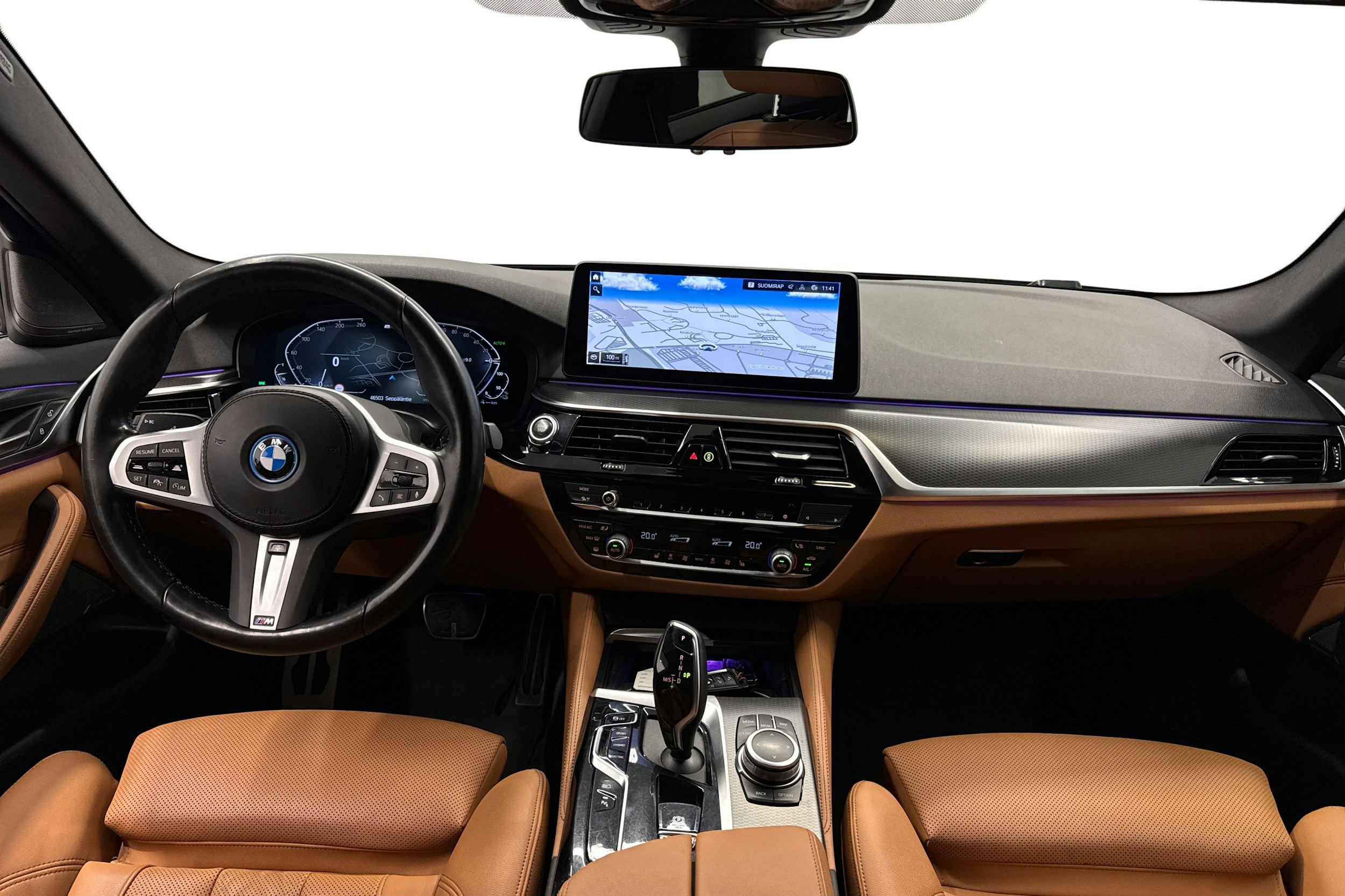 musta BMW 530 2022 kuva 7.