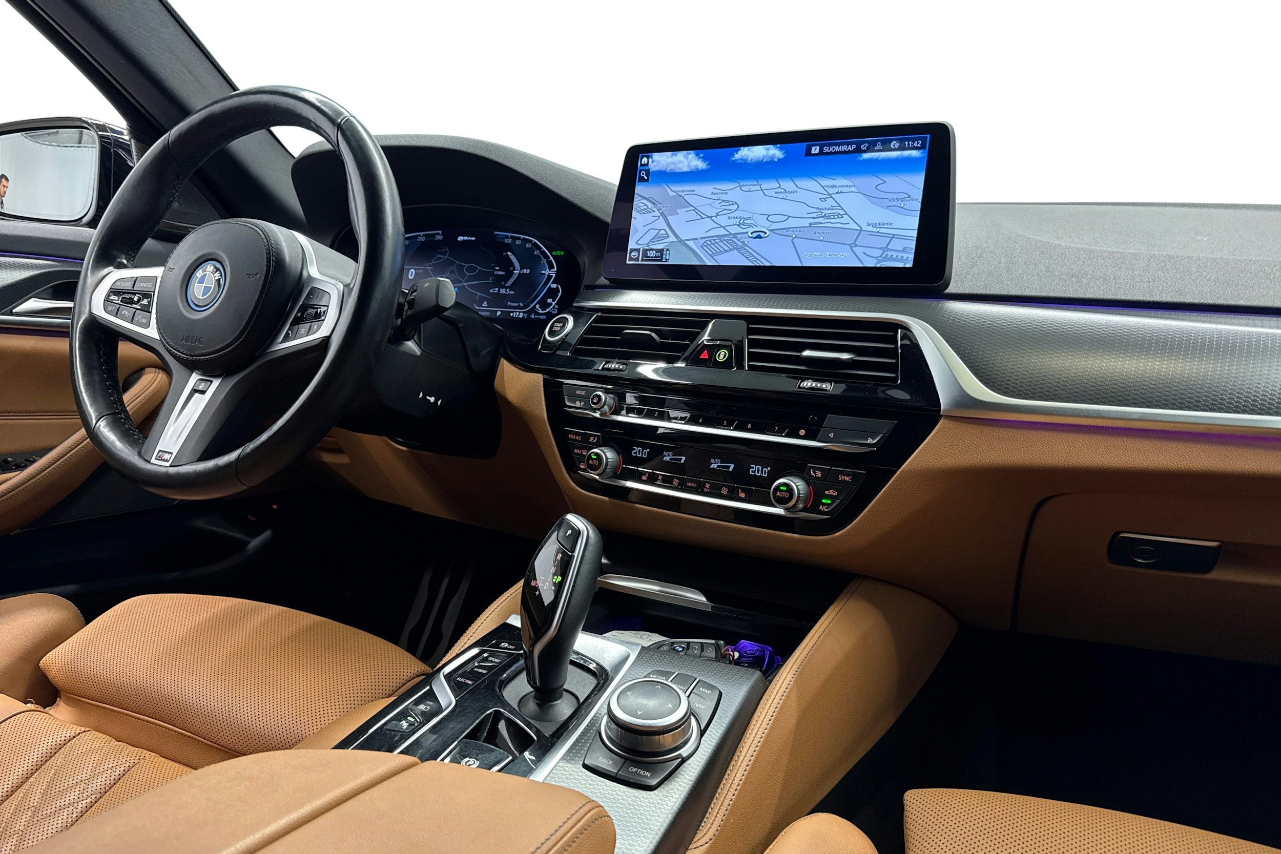 musta BMW 530 2022 kuva 8.