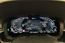 musta BMW 530 2022 kuva 16.