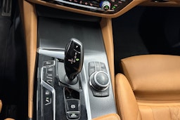 musta BMW 530 2022 kuva 21.