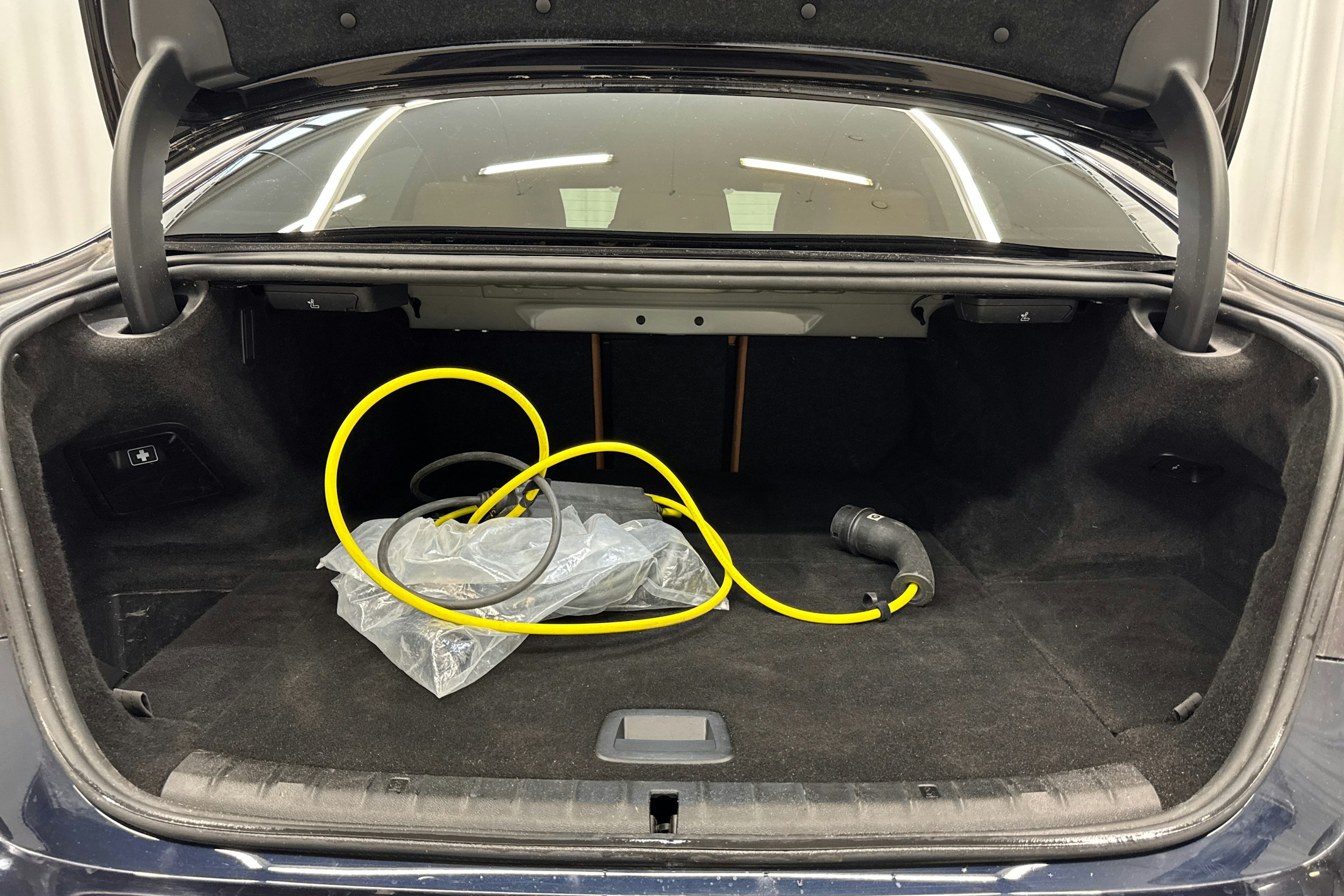 musta BMW 530 2022 kuva 28.