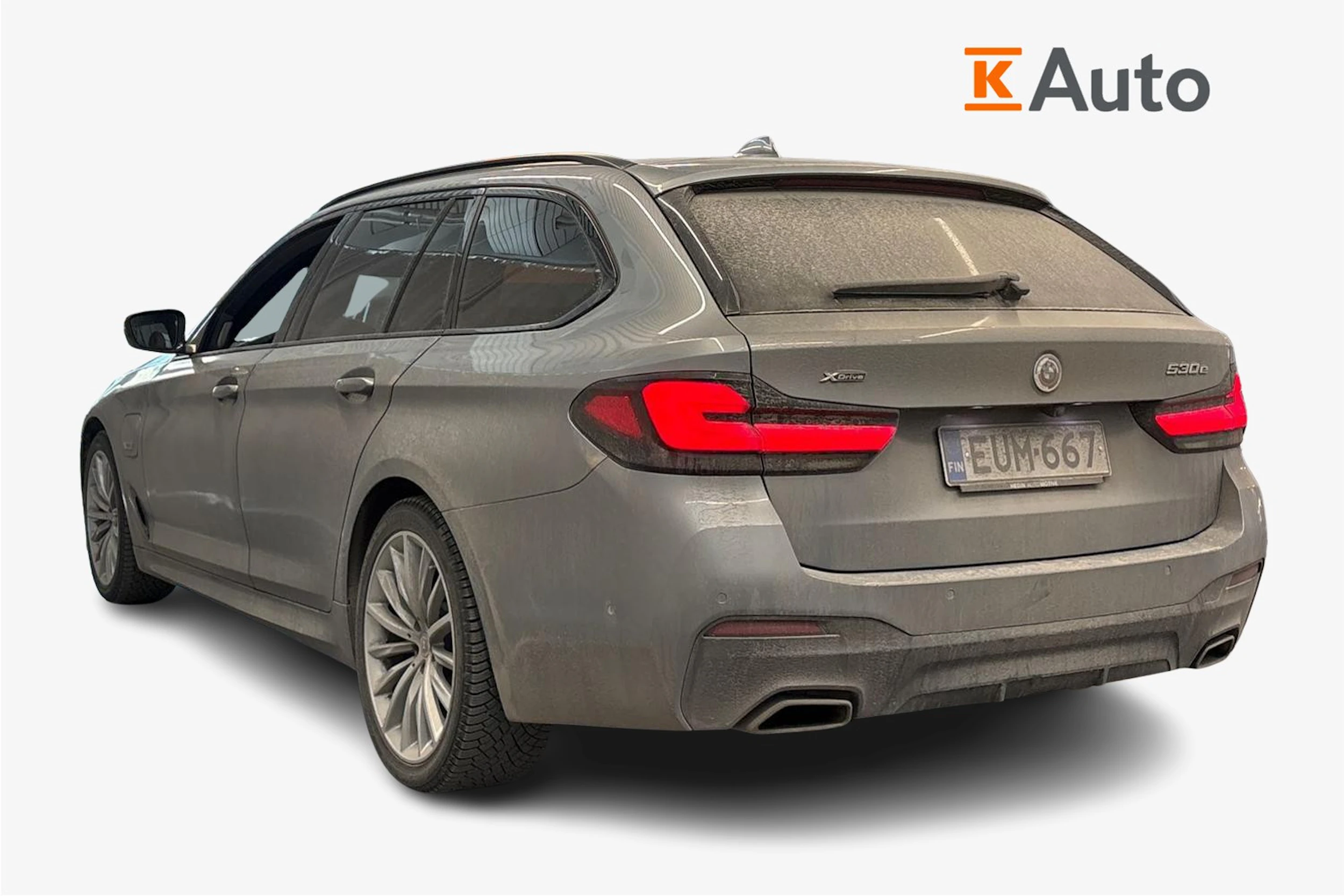 harmaa BMW 530 2023 kuva 2.