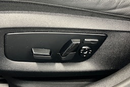 valkoinen BMW 530 2023 kuva 15.