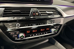 valkoinen BMW 530 2023 kuva 25.