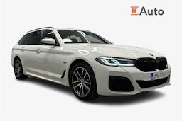 valkoinen BMW 530 2023 kuva 1.