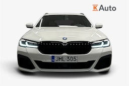 valkoinen BMW 530 2023 kuva 5.