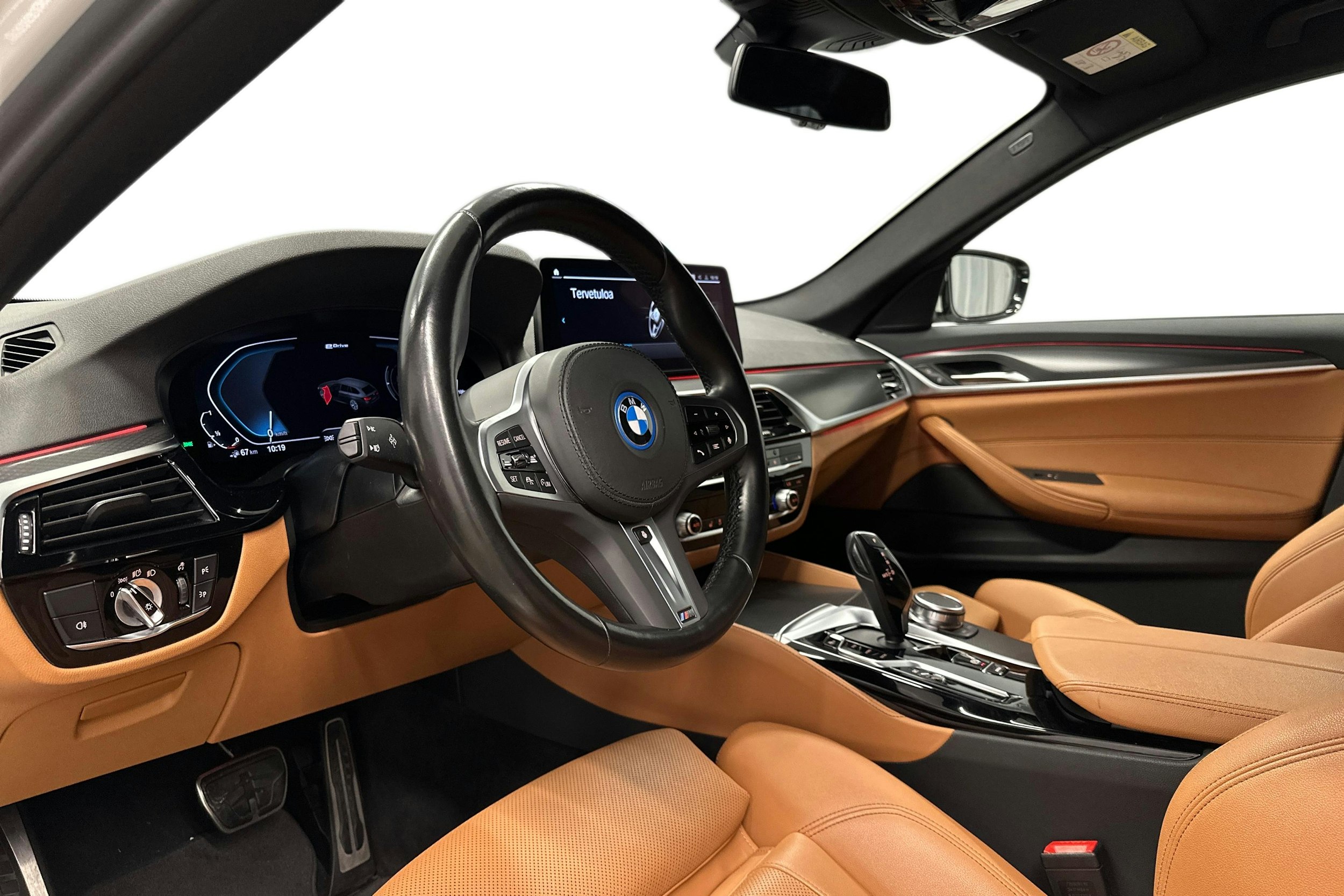 valkoinen BMW 530 2023 kuva 7.