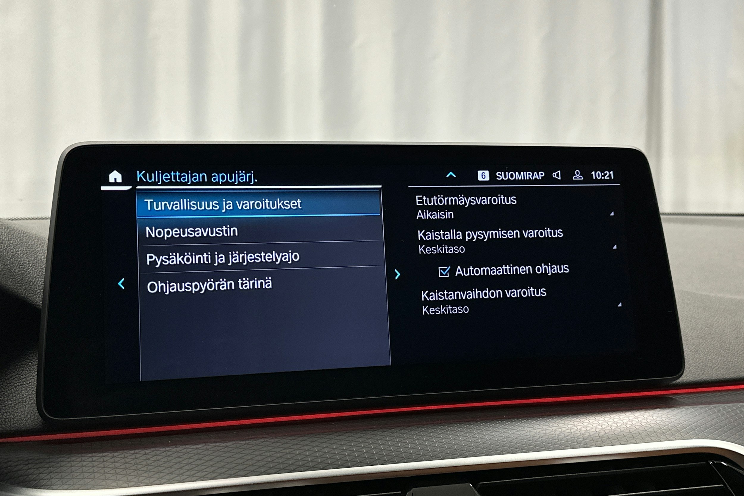 valkoinen BMW 530 2023 kuva 25.
