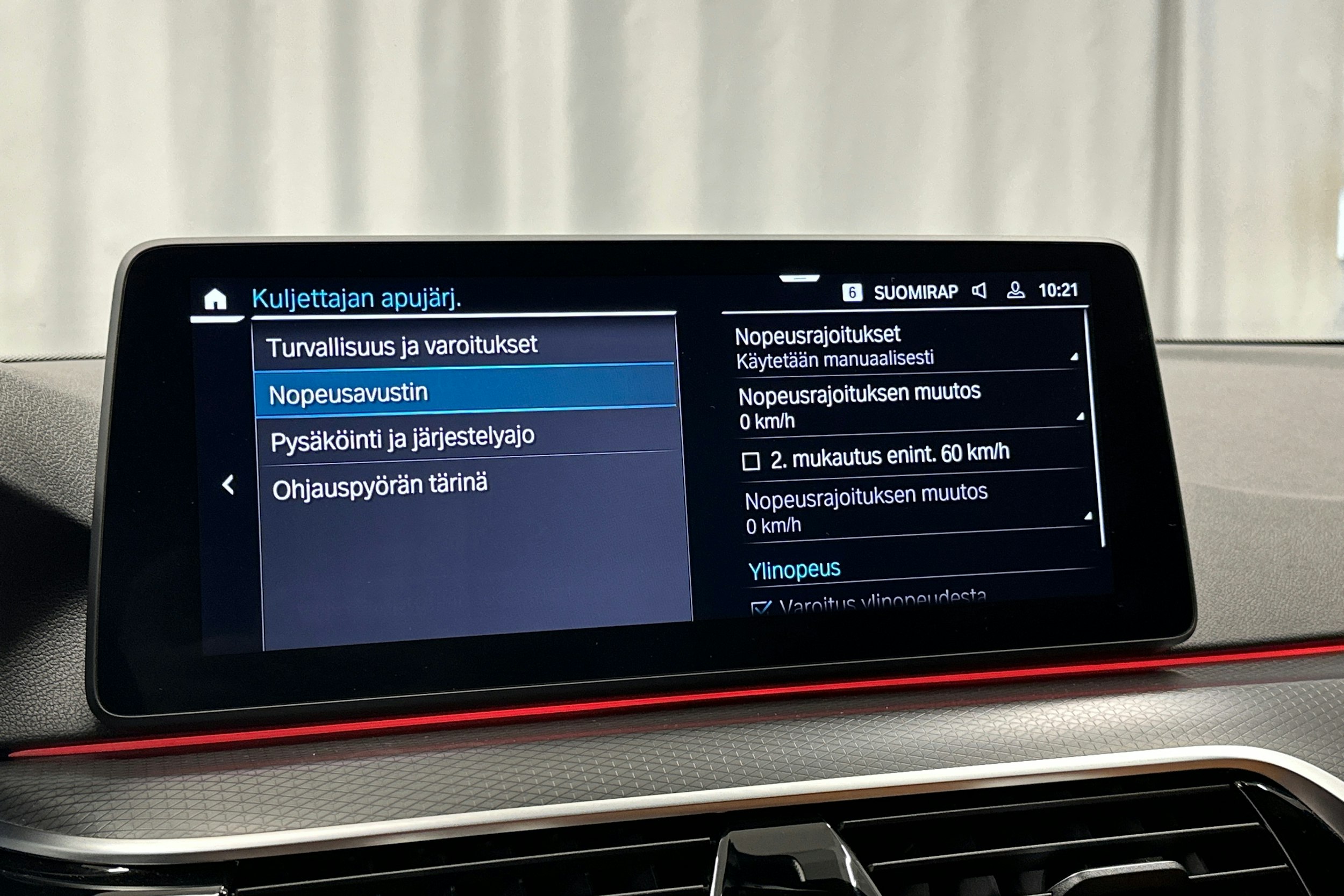 valkoinen BMW 530 2023 kuva 26.