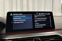 valkoinen BMW 530 2023 kuva 27.