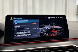 valkoinen BMW 530 2023 kuva 29.