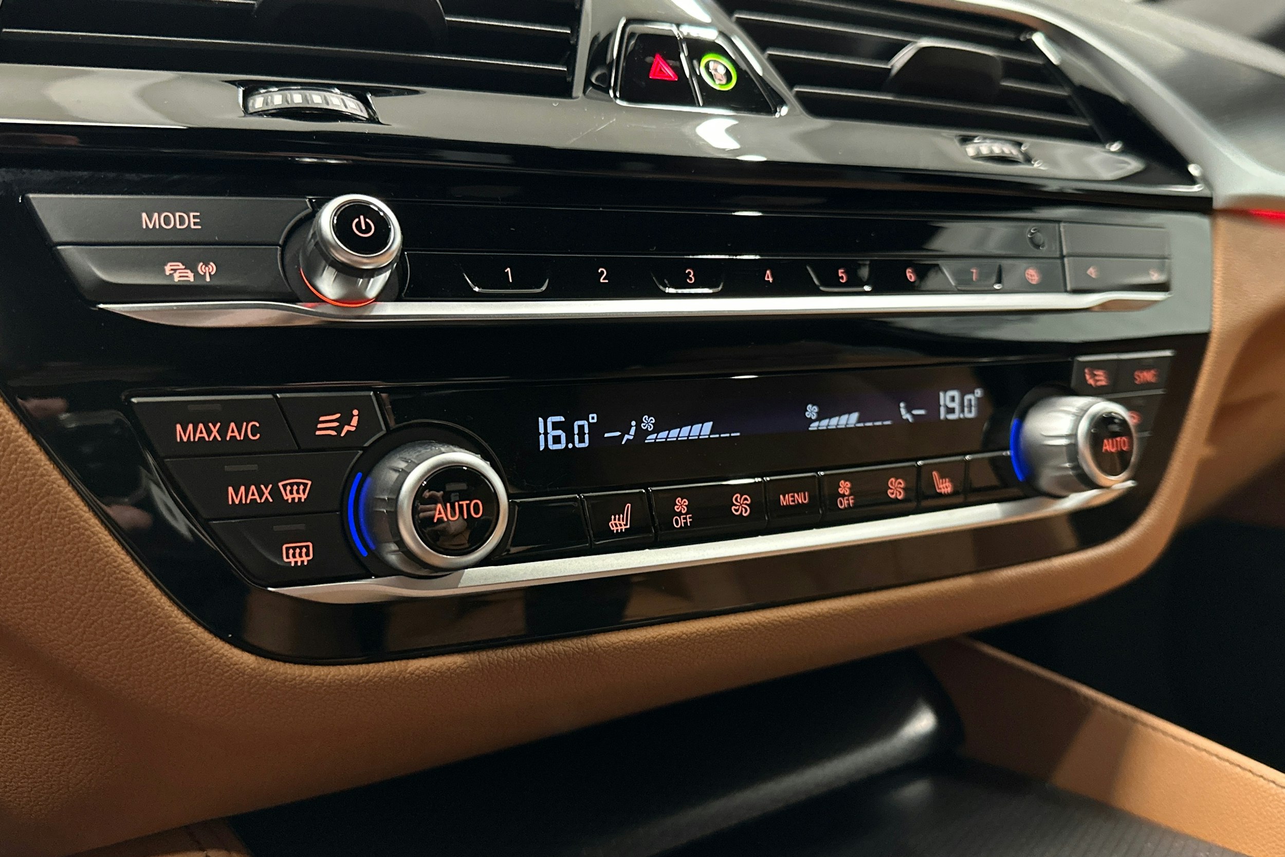 valkoinen BMW 530 2023 kuva 33.