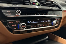 valkoinen BMW 530 2023 kuva 33.