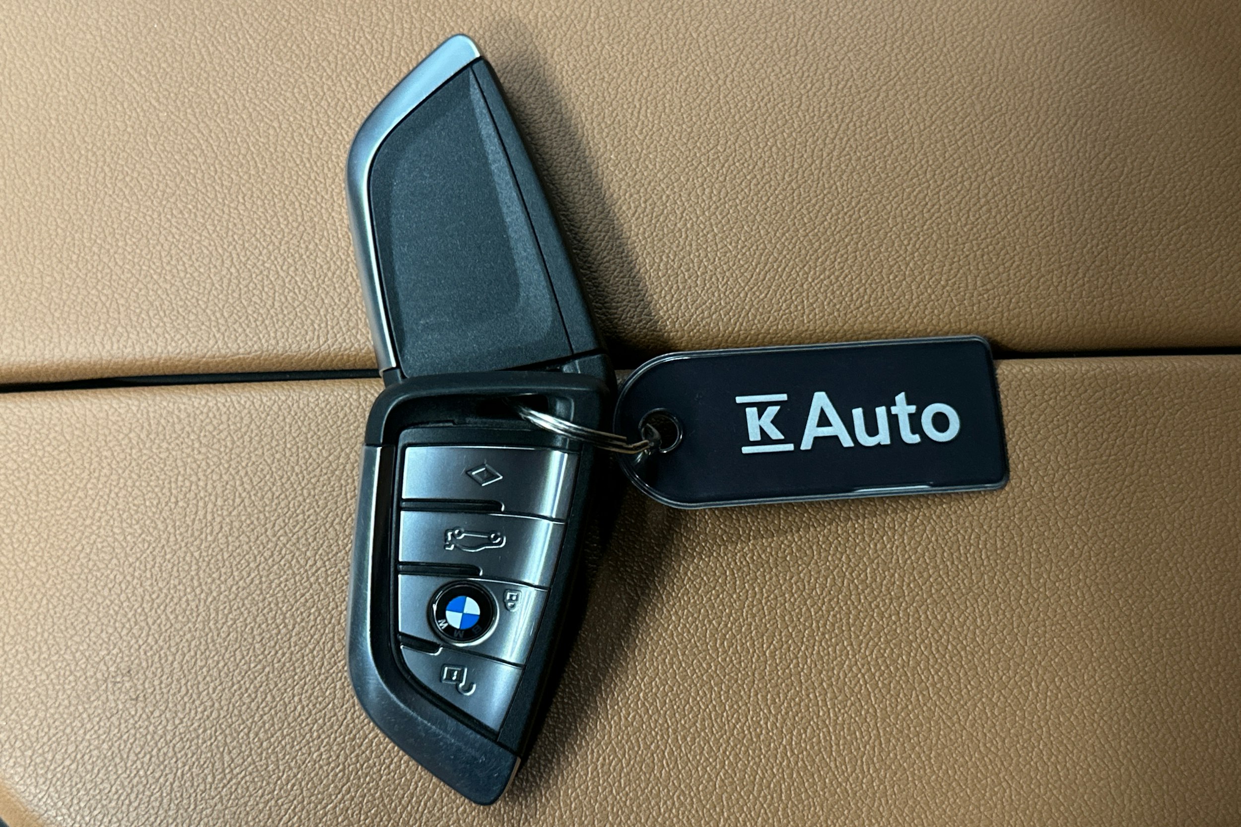 valkoinen BMW 530 2023 kuva 35.